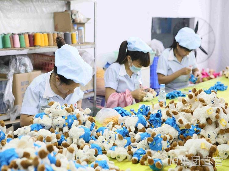 J9集团直营毛绒玩具厂家：必须让员工感受到家的温暖